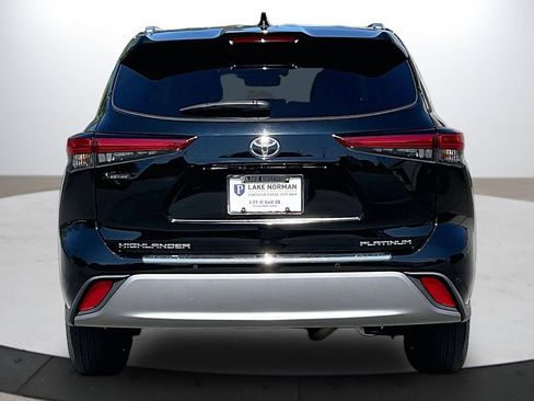 Used 2023 Toyota Highlander Platinum FWD image 8