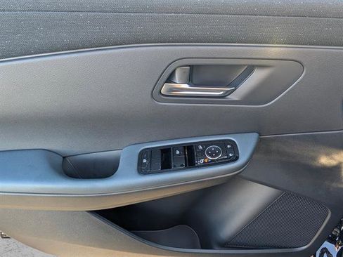 New 2026 Nissan Leaf image 8