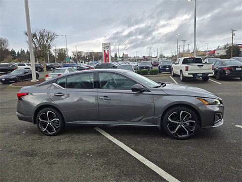 Used 2025 Nissan Altima 2.5 SR image 6