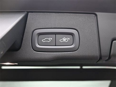 Used 2023 Volvo XC60 B5 Ultimate w/ Protection Package Premier image 33