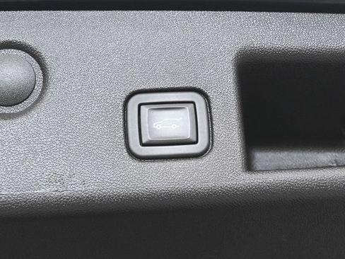 Used 2024 Chevrolet Equinox RS FWD image 33