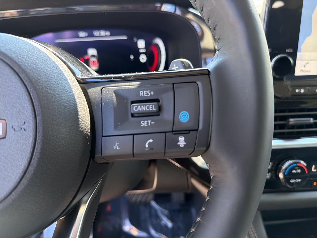 Used 2024 Nissan Pathfinder Platinum FWD image 23