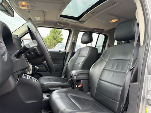 Used 2017 Jeep Patriot High Altitude AWD/4WD image 11