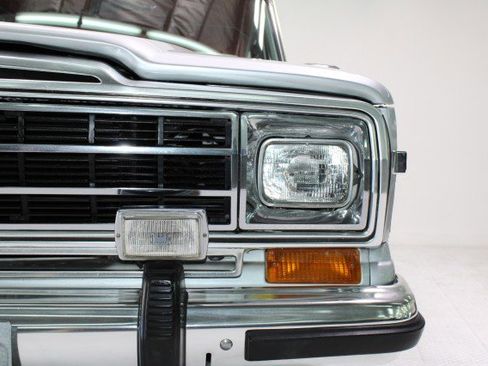 Used 1986 Jeep Grand Wagoneer image 40