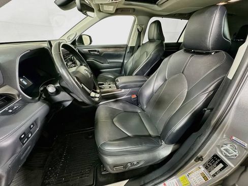 Used 2023 Toyota Highlander Limited AWD/4WD image 26