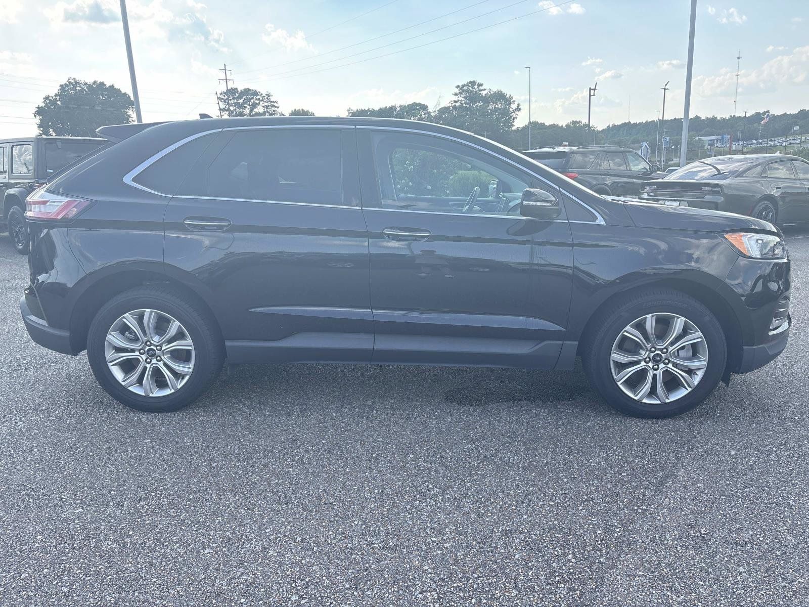 Used 2024 Ford Edge Titanium AWD/4WD image 4