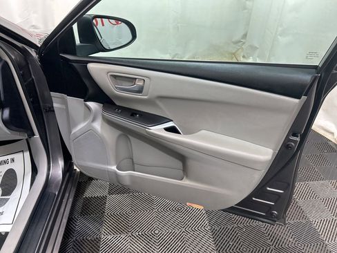Used 2016 Toyota Camry LE image 11