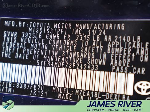 Used 2025 Toyota Corolla LE FWD image 37