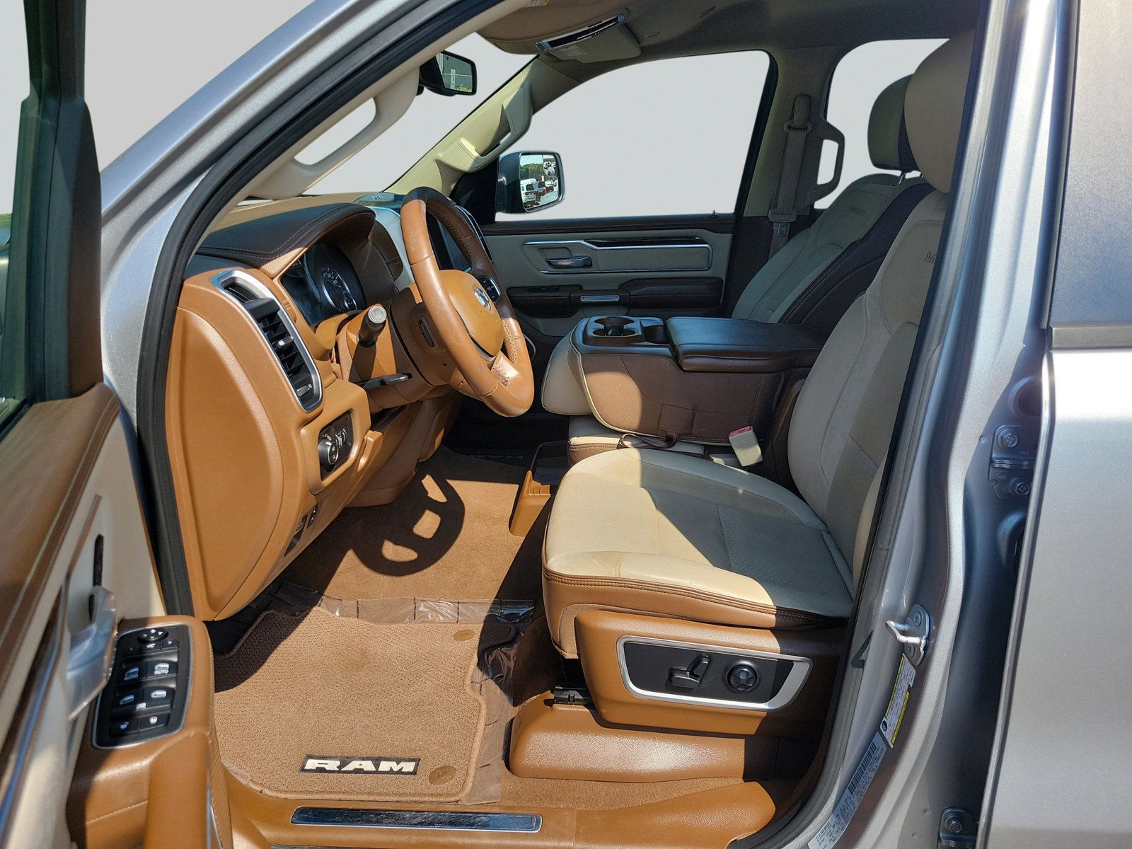 Used 2019 RAM 1500 Laramie AWD/4WD image 25