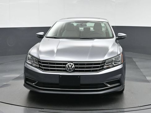 Used 2017 Volkswagen Passat 1.8T SE FWD image 2