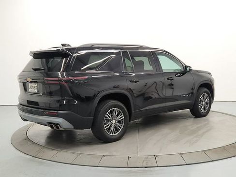 Used 2025 Chevrolet Traverse LT image 7