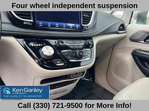 Used 2021 Chrysler Pacifica Touring-L w/ Uconnect Theater Family Group image 34