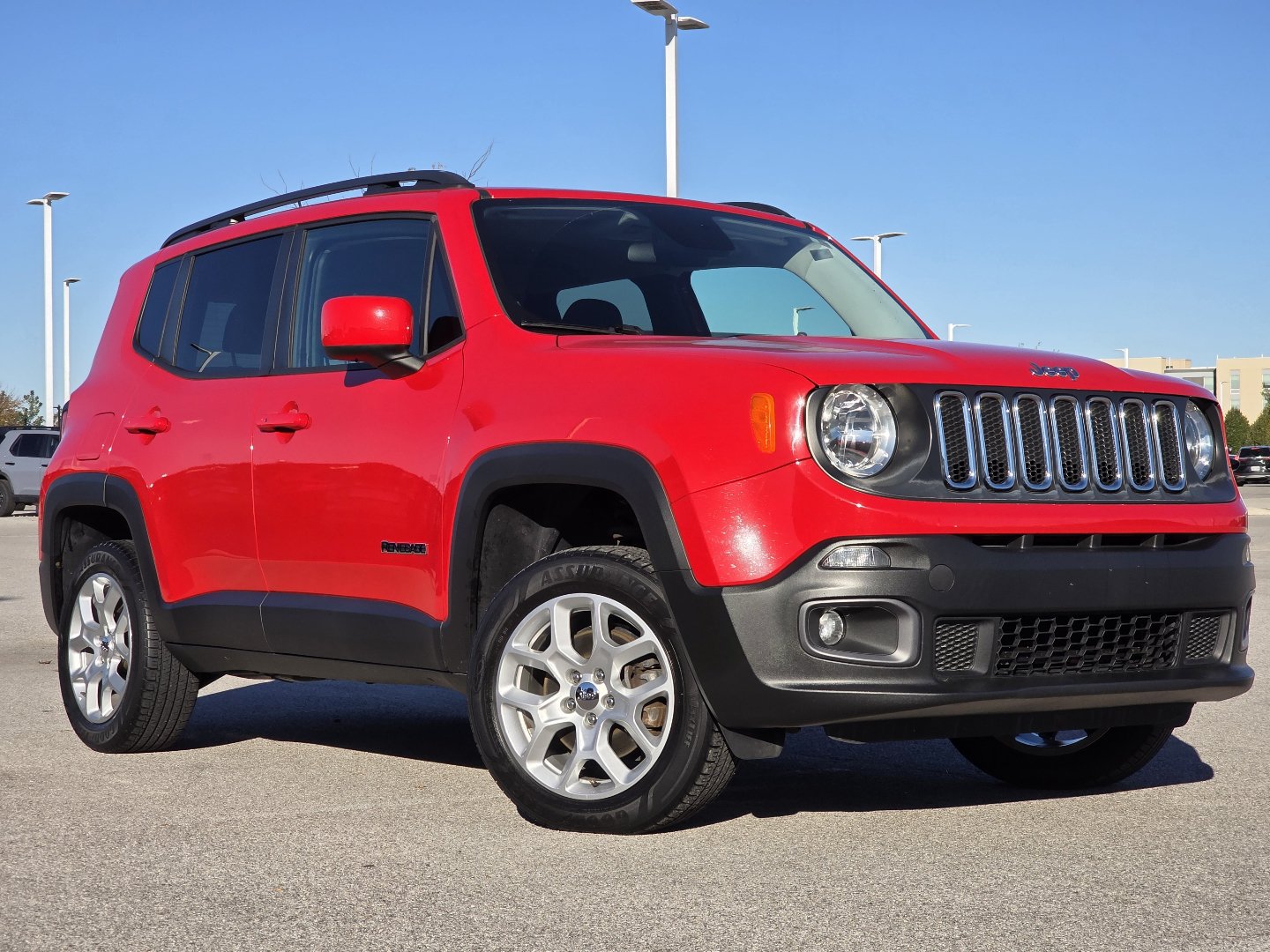 Used 2017 Jeep Renegade Latitude w/ Cold Weather Group AWD/4WD image 2