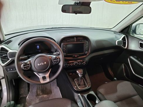 Used 2023 Kia Soul LX w/ LX Technology Package image 3