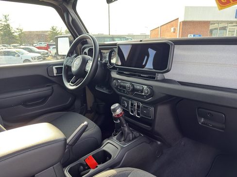 Used 2025 Jeep Wrangler Sport image 12