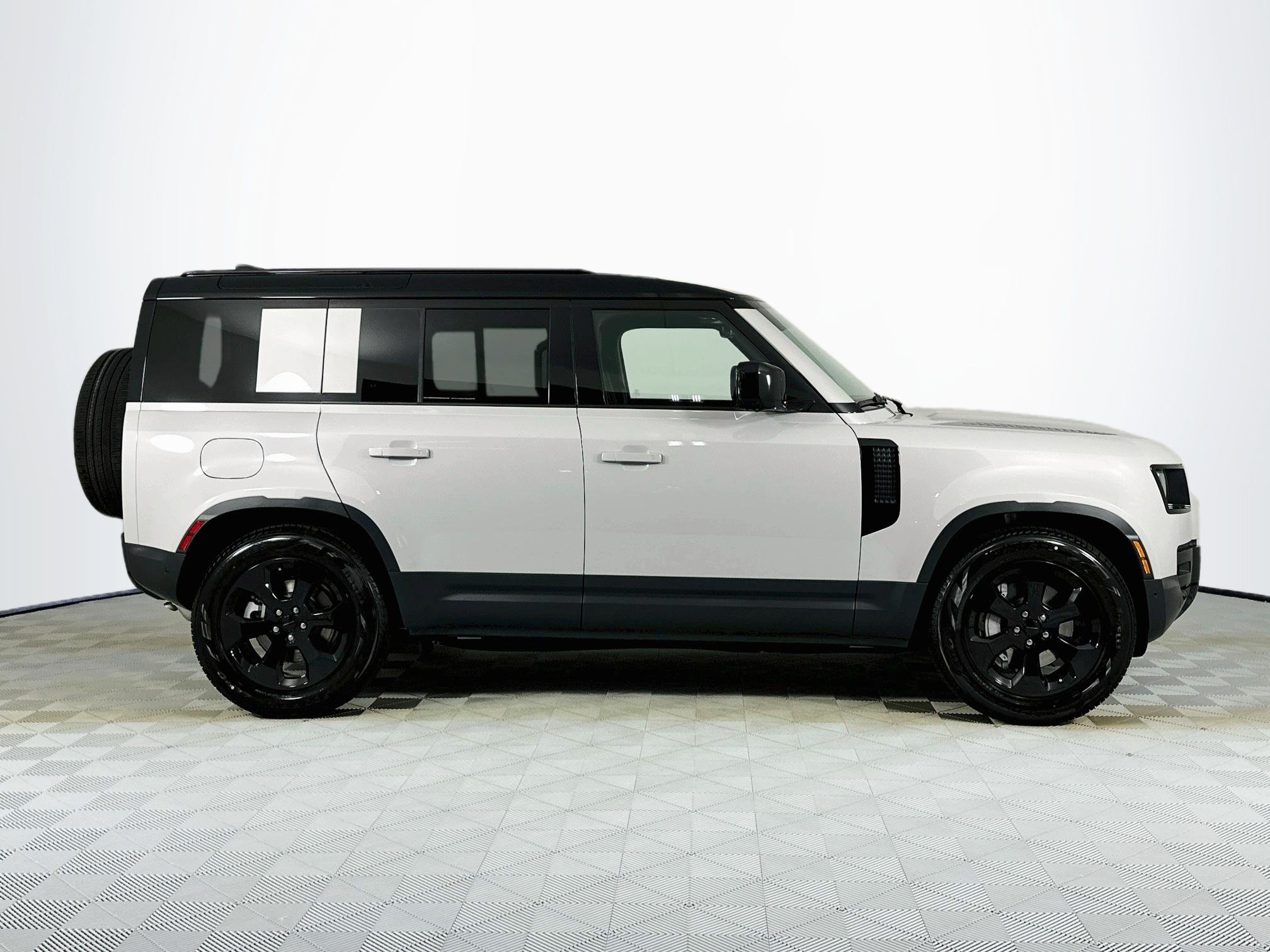 New 2026 Land Rover Defender 110 S AWD/4WD image 4