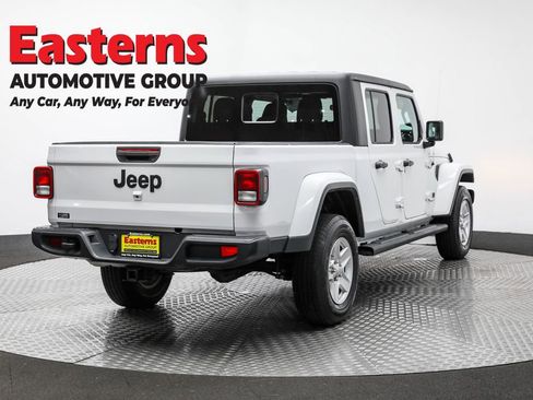 Used 2023 Jeep Gladiator Sport image 5