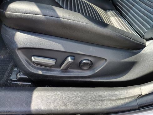 Used 2018 Toyota Camry SE w/ Four Season Floor Mat Package FWD image 10