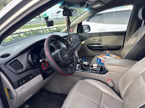 Used 2021 Kia Sedona EX FWD image 4