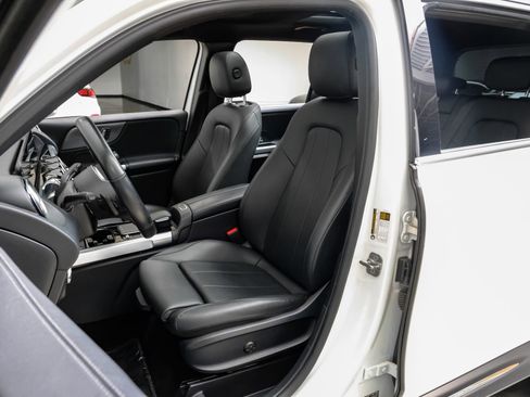 Used 2023 Mercedes-Benz GLB 250 GLB 250 w/ Premium Package image 32