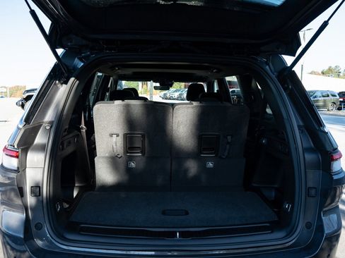 New 2025 Jeep Grand Cherokee L Laredo image 9