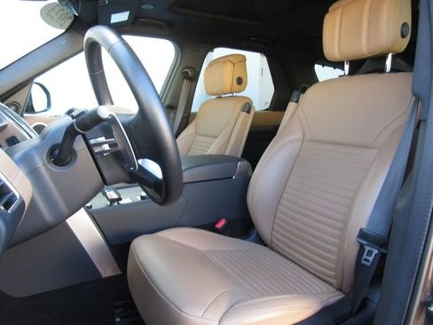 Used 2023 Land Rover Discovery Metropolitan Edition AWD/4WD image 11