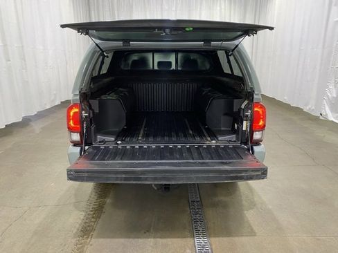 Used 2022 Toyota Tacoma SR5 w/ Trail Edition image 12