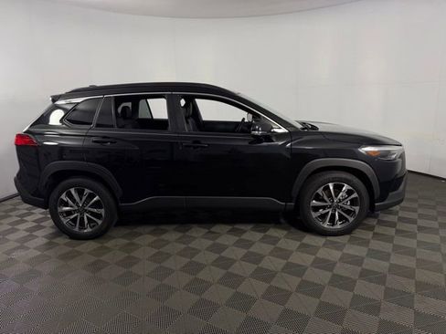 Used 2023 Toyota Corolla Cross XLE image 10