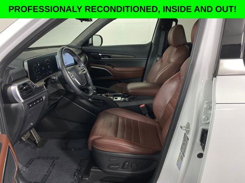 Used 2024 Kia Telluride SX Prestige w/ Towing Package image 7