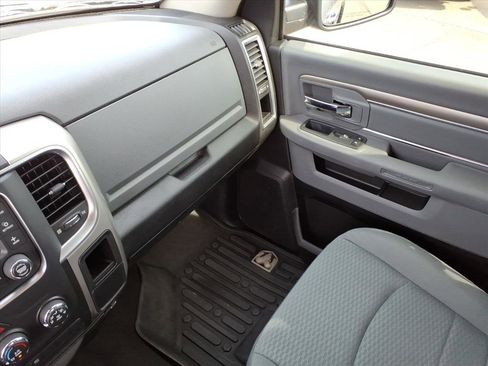 Used 2020 RAM 1500 Classic SLT image 31