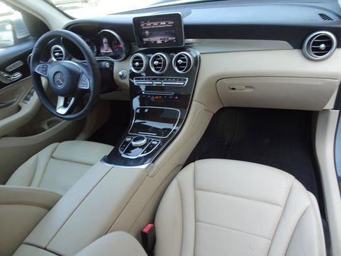Used 2018 Mercedes-Benz GLC 300 w/ Premium Package image 23