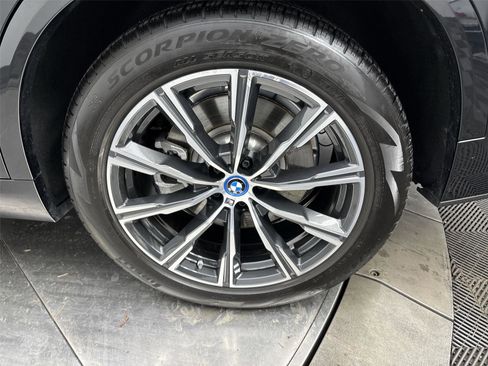 Used 2025 BMW X5 xDrive50e w/ M Sport Package image 27