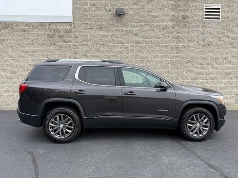 Used 2018 GMC Acadia SLT FWD image 2