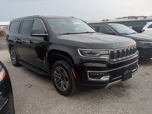 Used 2023 Jeep Wagoneer L Series II AWD/4WD image 3