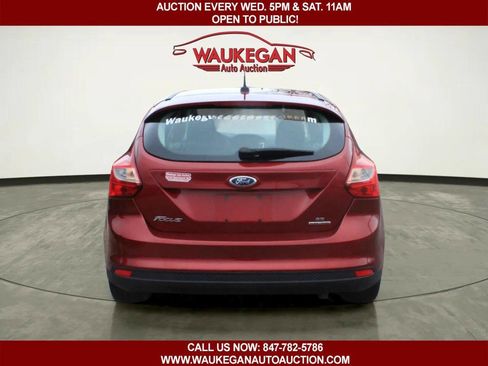 Used 2013 Ford Focus SE w/ SE Winter Pkg image 4
