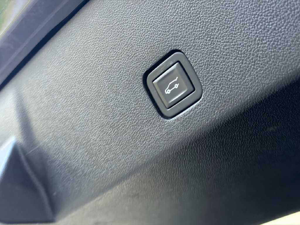 Used 2023 Cadillac XT6 Premium Luxury AWD/4WD image 9