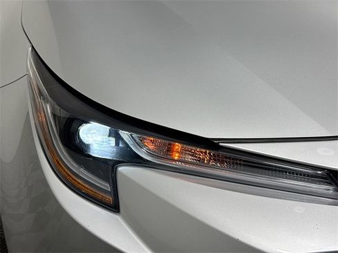Used 2024 Toyota Corolla LE image 3