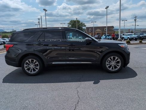Used 2023 Ford Explorer XLT w/ Equipment Group 202A AWD/4WD image 4