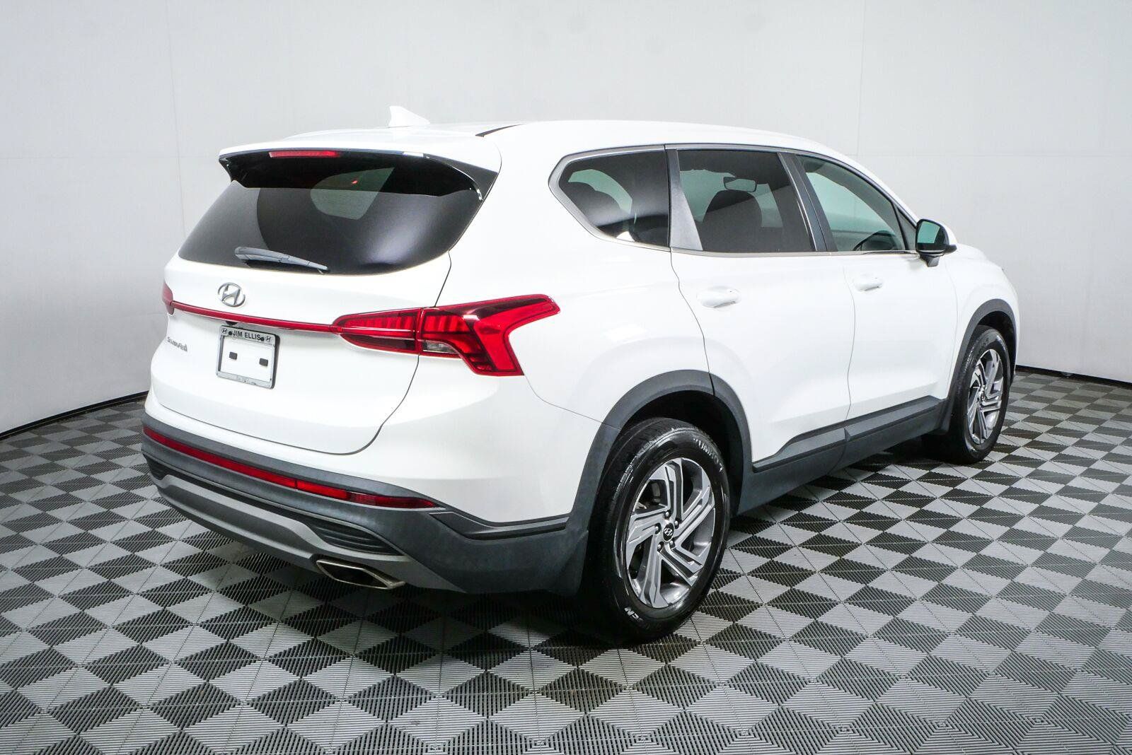 Used 2023 Hyundai Santa Fe SE FWD image 3
