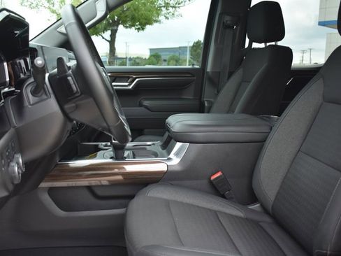 Used 2024 Chevrolet Silverado 1500 LT Trail Boss w/ Convenience Package II AWD/4WD image 19