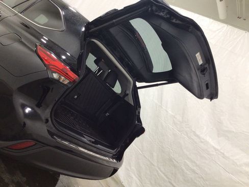 Used 2022 Toyota Highlander XLE image 17