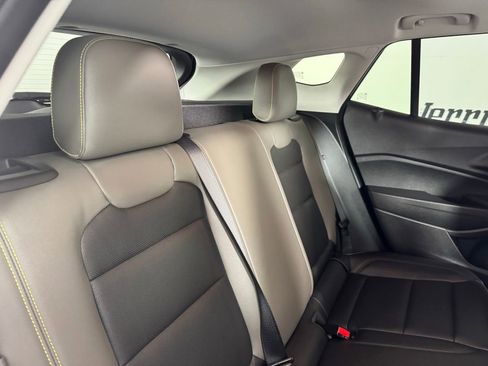 Used 2025 Chevrolet Trax ACTIV w/ Sunroof Package image 28