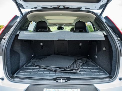 Used 2026 Volvo XC40 B5 Plus AWD/4WD image 10