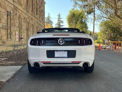 Used 2013 Ford Mustang Premium image 10