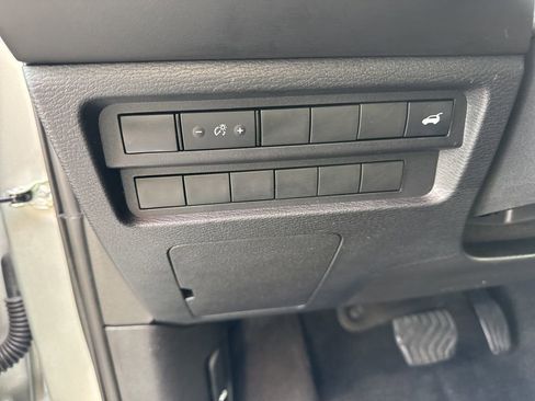 Used 2024 Mitsubishi Outlander SE Black Edition image 24