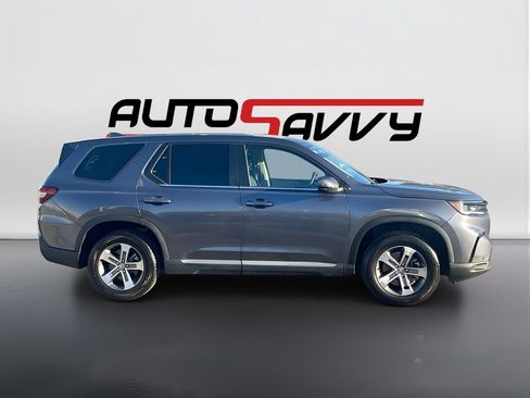 Used 2025 Honda Pilot EX-L image 8