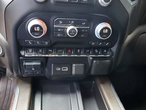 Used 2021 GMC Sierra 2500 Denali w/ Denali Ultimate Package AWD/4WD image 17