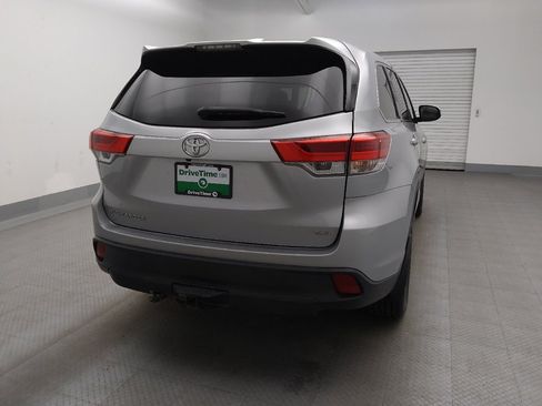 Used 2019 Toyota Highlander LE AWD/4WD image 7