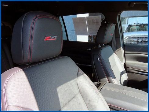 Used 2025 Chevrolet Traverse Z71 w/ Driver Confidence Package image 9