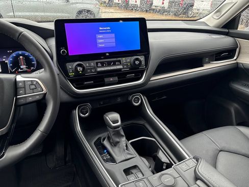 Used 2026 Toyota Grand Highlander AWD Hybrid image 25
